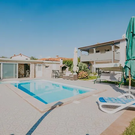 Zweistoeckiges Dany By Interhome Vakantiehuis Kaštel