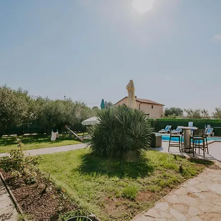 Zweistoeckiges Dany By Interhome Kaštel