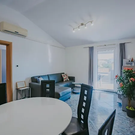 Vakantiehuis Zweistoeckiges Dany By Interhome